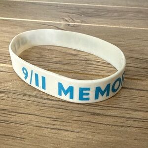 911 9/11 Memorial WristBand Rubber NYC Souvenir Visitor Tourist Bracelet History